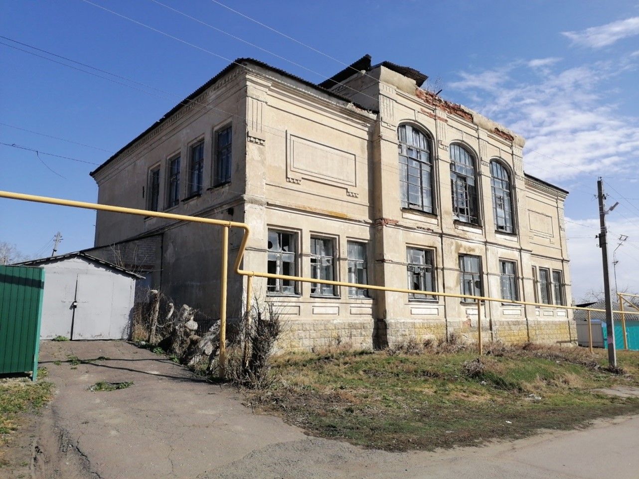Нежилое здание ОКН "Комплекс Высшего Начального училища" (1032,9 кв.м) на земельном участке (1845 кв.м.)