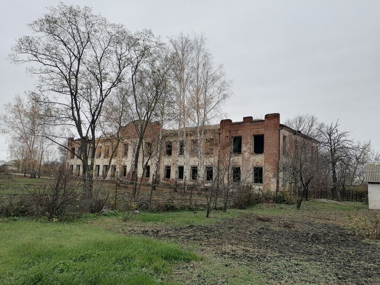 Нежилое здание ОКН "Училище сельскохозяйственное (школа садоводства и огородничества)" (1211,4 кв.м) на земельном участке (6595 кв.м.)